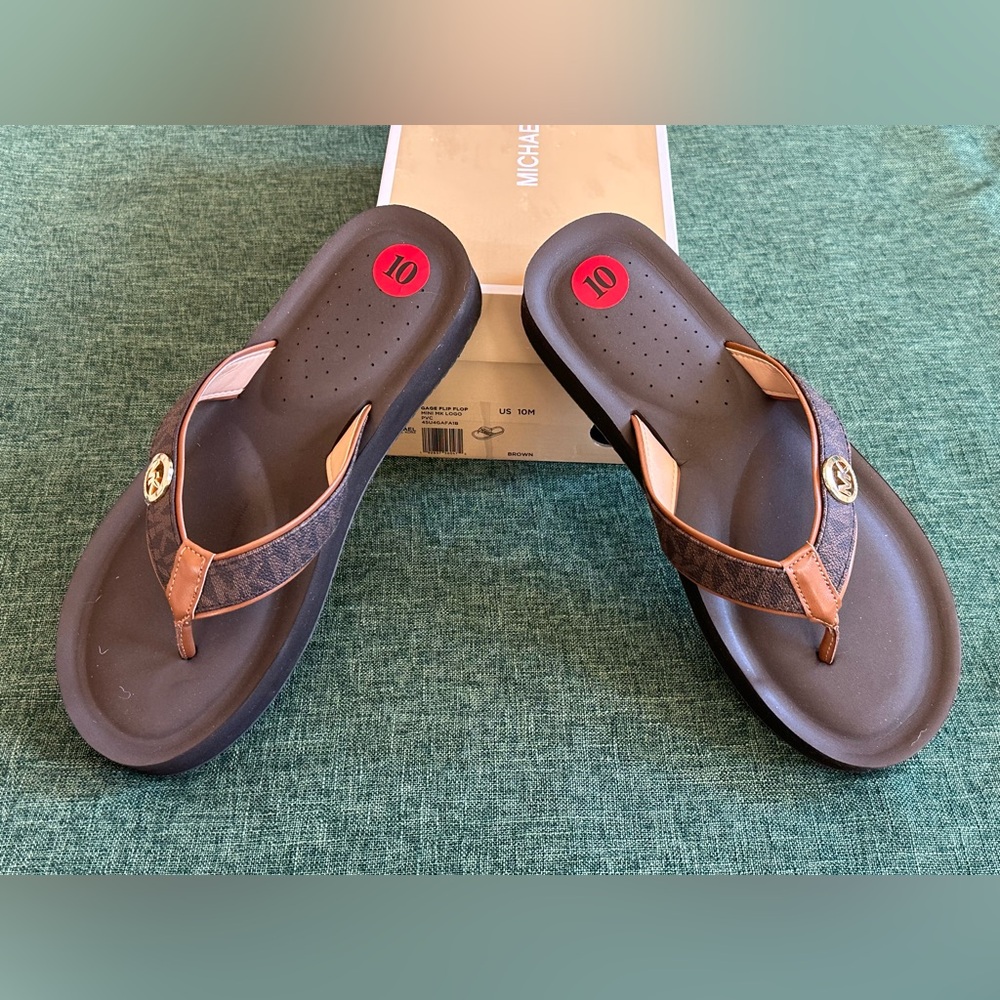 MICHAEL KORS Flip Flop, Gage in Brown NEW!!